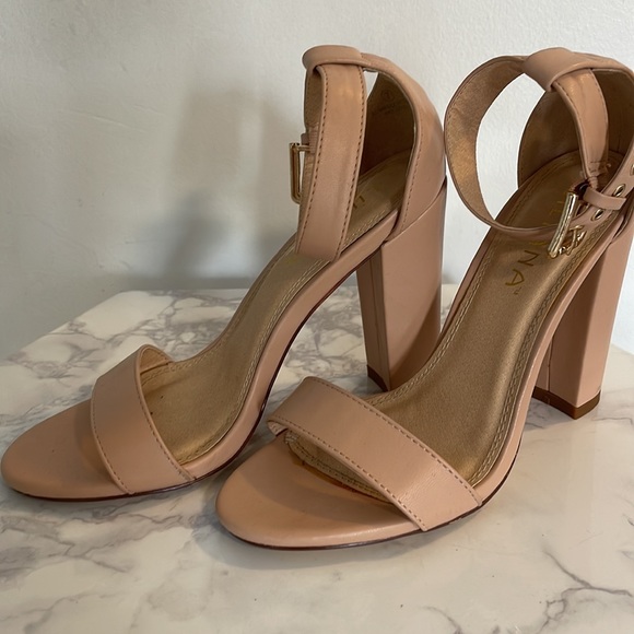 NUDE STRAPPY HEELS SIZE 7 - Picture 2 of 6